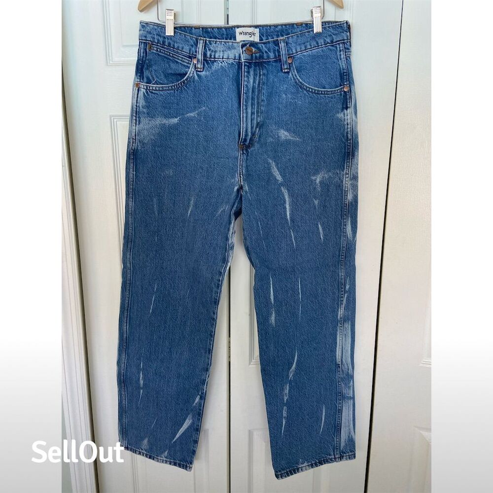 Wrangler Blue Straight Jeans Size 32 Standard Medium Wash 5-Pocket Faded Design